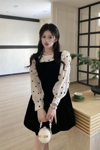 Actual shot ~ French new style V-neck bow velvet dress + sweet puff sleeve shirt for autumn and winter