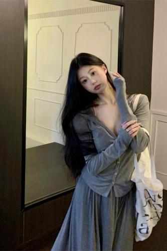 Actual shot ~ V-neck hooded sun protection cardigan, thin sweet and spicy outer blouse + high-waisted irregular drape skirt