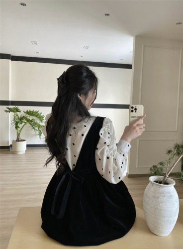 Actual shot ~ French new style V-neck bow velvet dress + sweet puff sleeve shirt for autumn and winter