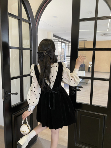Actual shot ~ French new style V-neck bow velvet dress + sweet puff sleeve shirt for autumn and winter