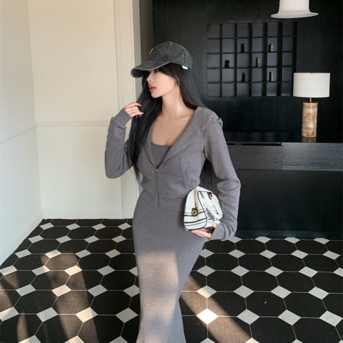 Real shot ~ Gray hooded sweatshirt, coat, knitted suit, skirt, square neck long-sleeved dress for women, autumn and winter