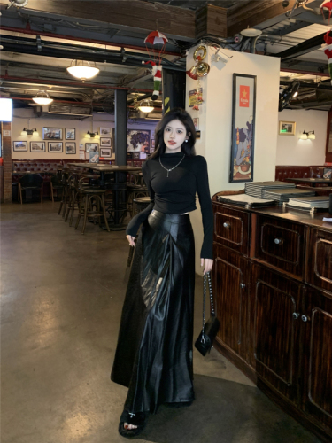 Real shot ~ turtleneck bottoming shirt, T-shirt, long-sleeved top + high-waisted slit A-line long skirt and half-length leather skirt suit