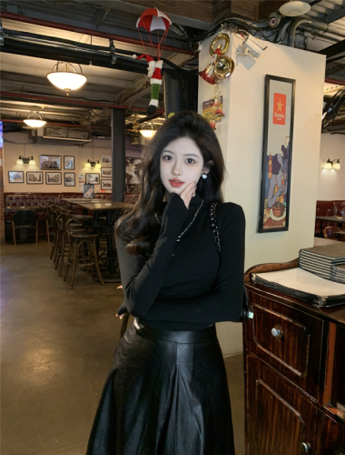 Real shot ~ turtleneck bottoming shirt, T-shirt, long-sleeved top + high-waisted slit A-line long skirt and half-length leather skirt suit
