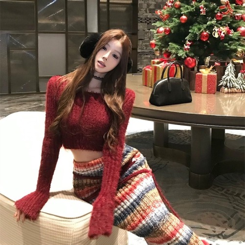 Real-life photos and real-price ~ Christmas love imitation mink knitted top long sleeves short atmosphere red elastic skirt two-piece set