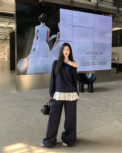 Real-life shots and real price~slanted neck sweatshirt casual pants suit New off-shoulder top loose pants with lace suspender shirt