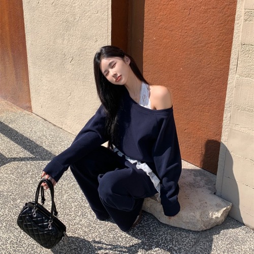 Real-life shots and real price~slanted neck sweatshirt casual pants suit New off-shoulder top loose pants with lace suspender shirt