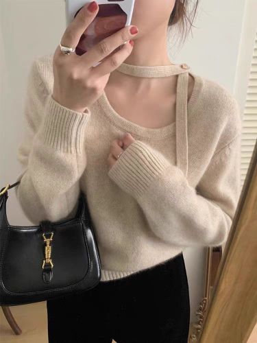 New Year Red Long-Sleeve Hooded Christmas Knitted Sweater with Neck Hang Design, Soft and Plush Wool Sweater, Elegant and Versatile Casual Cardigan