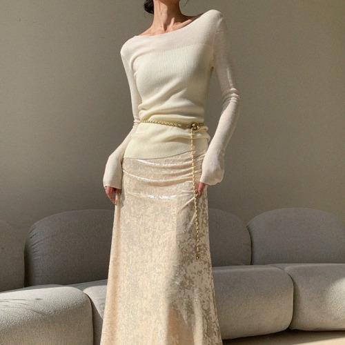 Women's beige long-sleeved knit top, 2025 new design, slimming and stylish basic top for autumn and winter