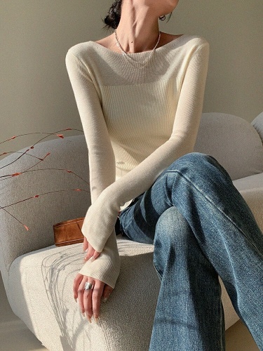 Women's beige long-sleeved knit top, 2025 new design, slimming and stylish basic top for autumn and winter