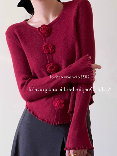 Red Flower Decorated Women's Wool Coat Outerwear for Autumn/Winter, High-End Style with Fur Lining and Knit Top as Base Layer