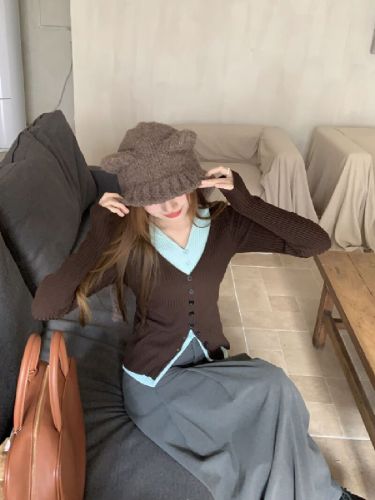 Real shot, niche contrasting color V-neck knitted sweater cardigan