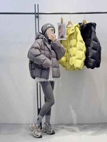 Women's Short Hooded Puff Pastry Style Down Jacket 2025 New Arrival Cloud Creme Korean Version Loose Fit Plus Size Down and Cotton Outerwear