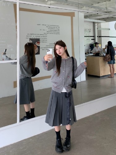 Real shot of mushroom embroidered round neck slim sweater jacket loose knitted cardigan for women