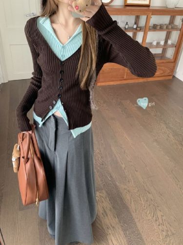 Real shot, niche contrasting color V-neck knitted sweater cardigan