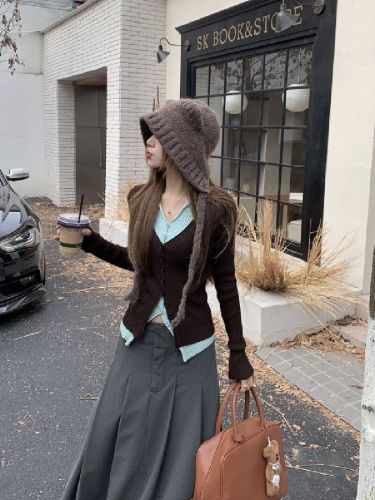 Real shot, niche contrasting color V-neck knitted sweater cardigan