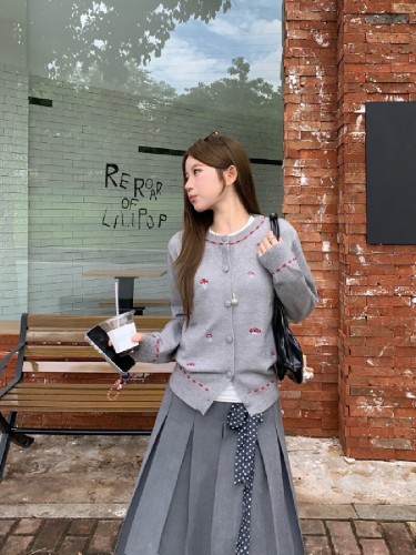 Real shot of mushroom embroidered round neck slim sweater jacket loose knitted cardigan for women