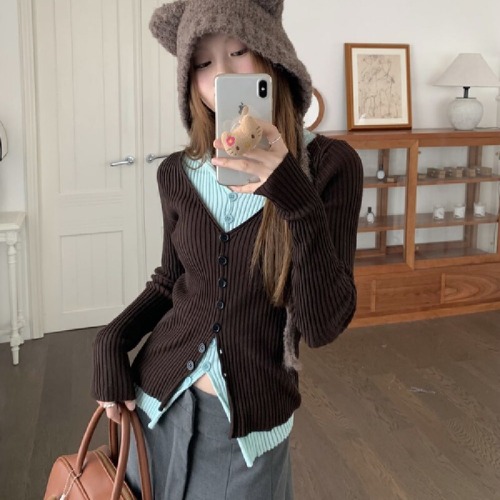 Real shot, niche contrasting color V-neck knitted sweater cardigan