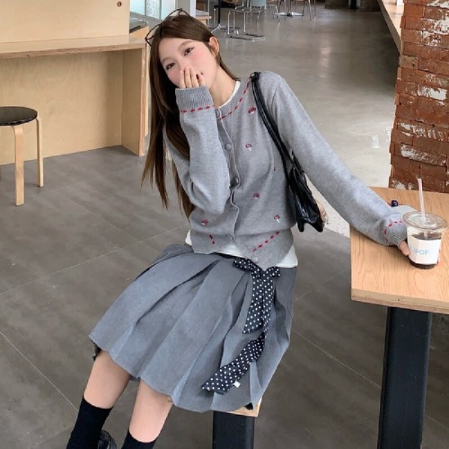 Real shot of mushroom embroidered round neck slim sweater jacket loose knitted cardigan for women