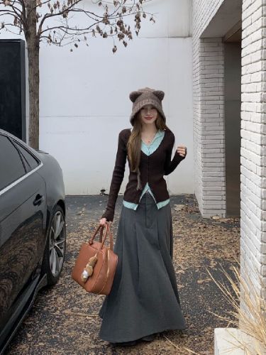 Real shot, niche contrasting color V-neck knitted sweater cardigan