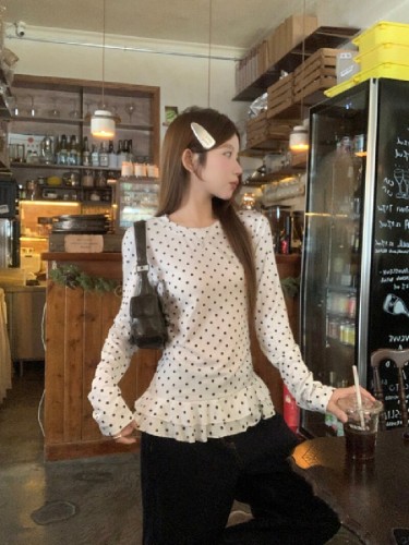 Real shot of sweet polka dot long-sleeved T-shirt for women with ruffled bottom shirt slim underwear