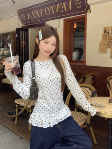 Real shot of sweet polka dot long-sleeved T-shirt for women with ruffled bottom shirt slim underwear