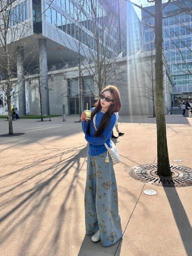 Wide-leg women's jeans 2025 autumn new wash distressed floral high-waisted loose slimming straight-leg drop-crotch pants