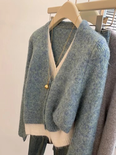 Korean-style petite relaxed high-end knit top for spring and autumn, new two-piece V-neck open sweater