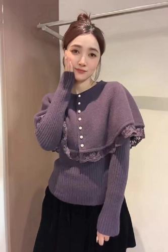 French-style Retro Sweet Lace-Trimmed Patchwork Cape Shawl Knitted Base Layer Sweater Two-Piece Set for Women—Autumn & Winter