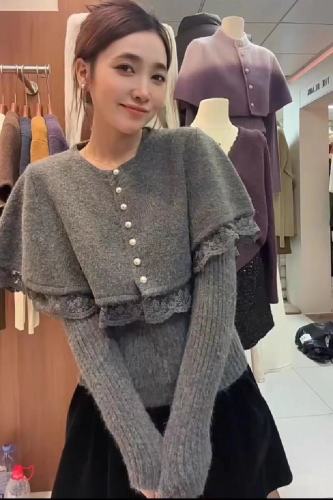 French-style Retro Sweet Lace-Trimmed Patchwork Cape Shawl Knitted Base Layer Sweater Two-Piece Set for Women—Autumn & Winter
