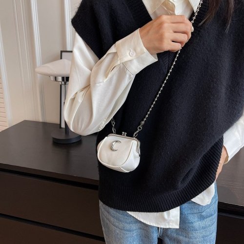 Mini Moon Fashion Chain Small Bag New Crossbody Clip Bag Korean Niche High-end Single-Shoulder Lipstick Bag