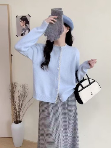 Korean-style early autumn atmosphere knit sweater for women, loose floral edge, lazy outerwear top