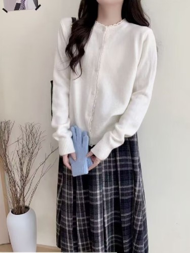 Korean-style early autumn atmosphere knit sweater for women, loose floral edge, lazy outerwear top