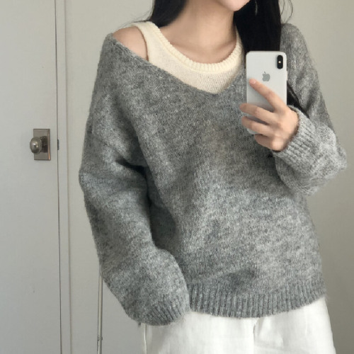 Real-shot Korean-style Japanese-inspired relaxed-fit casual versatile crewneck sweater two-piece set in solid colors, featuring a V-neck and off-shoulder knit top.