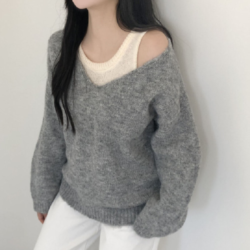 Real-shot Korean-style Japanese-inspired relaxed-fit casual versatile crewneck sweater two-piece set in solid colors, featuring a V-neck and off-shoulder knit top.