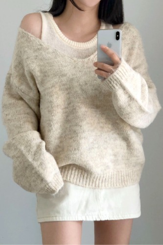 Real-shot Korean-style Japanese-inspired relaxed-fit casual versatile crewneck sweater two-piece set in solid colors, featuring a V-neck and off-shoulder knit top.