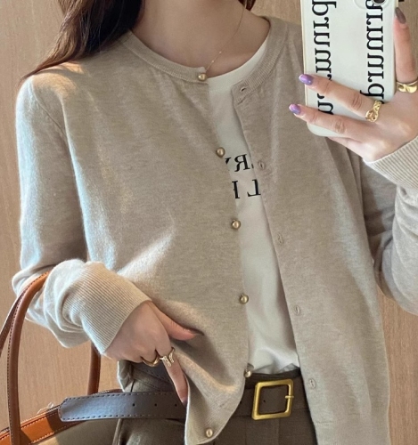 New gray knitted cardigan for women in autumn, high-end sweater jacket early autumn thin long-sleeved top