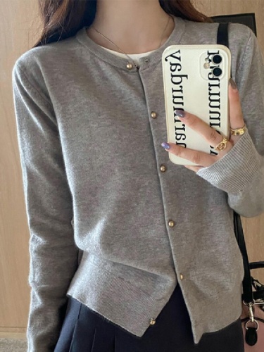 New gray knitted cardigan for women in autumn, high-end sweater jacket early autumn thin long-sleeved top