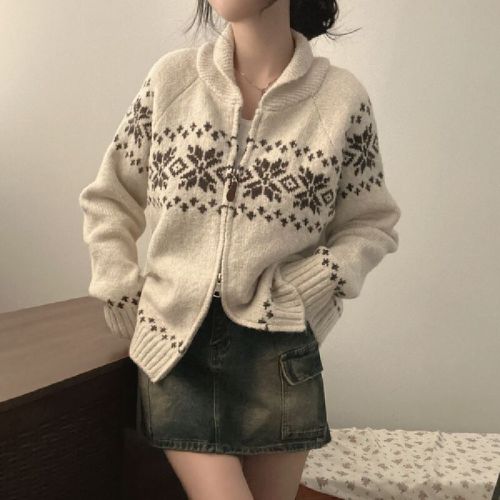 South Korean chic autumn/winter niche retro color-blocking jacquard design loose and versatile long-sleeved knitted sweater woman's coat