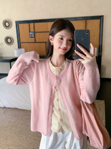 Shot Design Color Block Pseudo Two-Piece Embroidered Women's Slimming Round Neck Knit Top