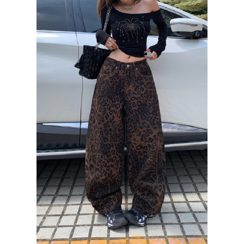 Photographed American retro loose wide-leg pants, autumn/winter versatile leopard print bow knife pants, niche sickle denim jeans for women, new arrival