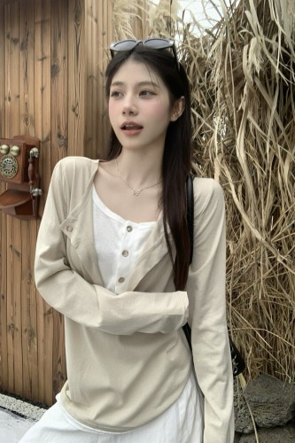 Authentic Take Real and Fake Two-Piece Long-Sleeve T-Sleeve Top for Women in a Unique Loose and Casual Design