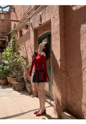 2025 New Chic Korean-style Spring/Fall Off-Shoulder Top for Women – Flared Sleeve, Slim-fit Knitted, Off-the-Shoulder T-shirt