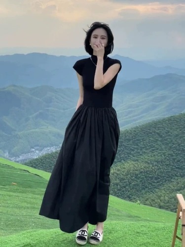 High-end black dress for women with niche design, luxurious French Hepburn style slim long skirt for women in summer
