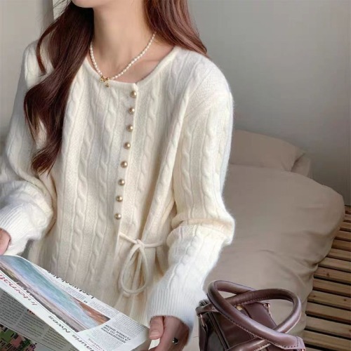 Gentle, milky-toned twisted-knit Korean-style layered top with a cardigan design—effortlessly chic, loose-fitting sweater for women's outerwear