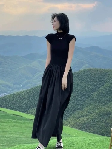 High-end black dress for women with niche design, luxurious French Hepburn style slim long skirt for women in summer
