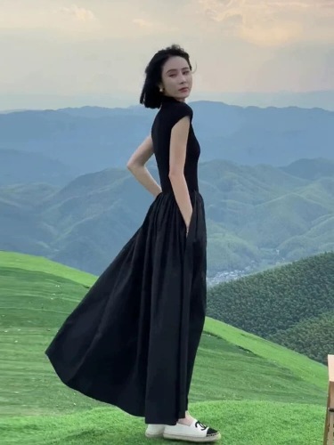 High-end black dress for women with niche design, luxurious French Hepburn style slim long skirt for women in summer