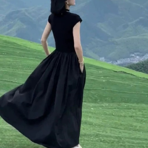 High-end black dress for women with niche design, luxurious French Hepburn style slim long skirt for women in summer