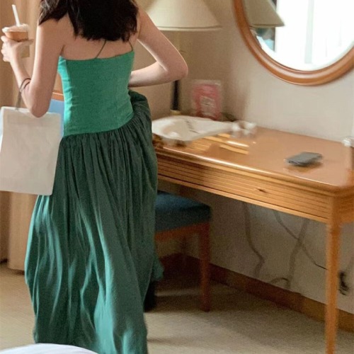 Clearance special offer, no refund or exchange!  Niche design and fashionable simple halter neck halter wrinkled draped dress