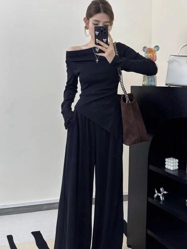 Shipped now: German velvet 2025 Korean-style off-shoulder sexy slim-fit asymmetrical bare-shoulder base top