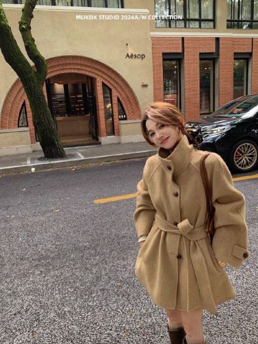 Elegant French-style, trendy wool coat with a stand-up collar—perfect for petite figures, offering a laid-back cape-like silhouette and a cinched waist. Wool overcoat for winter 2025.